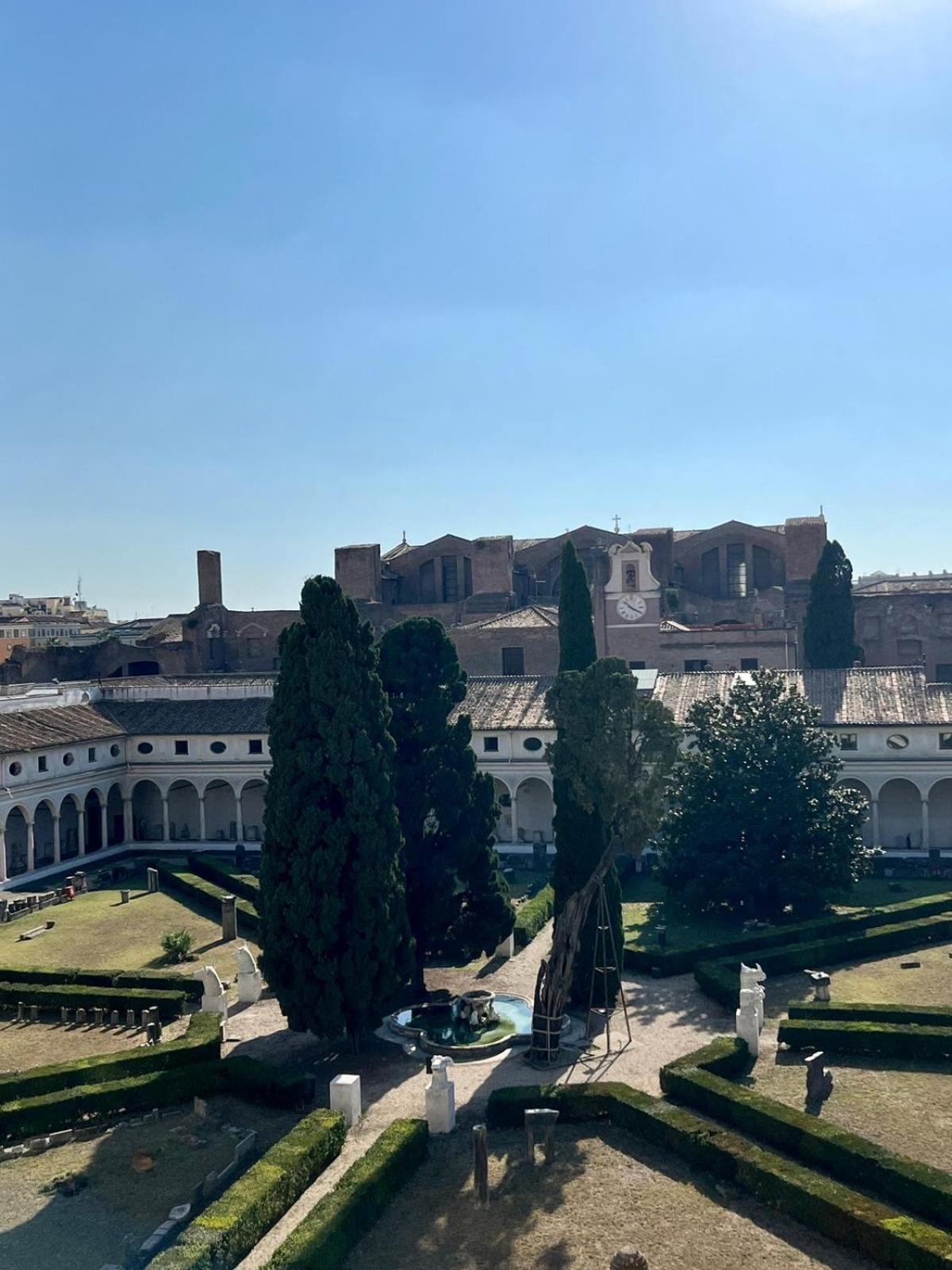 Camera X2 Con Magnifica Vista Sul Chiostro Di Michelangelo E Le Terme Di Diocleziano Roma Exterior foto